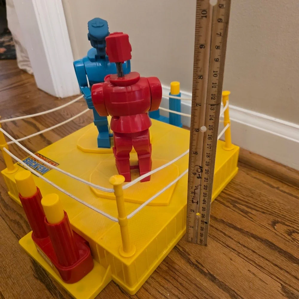 Mattel Rock Em Sock Em Robots Tabletop Boxing Game Red Rocker Blue Bomber Ring